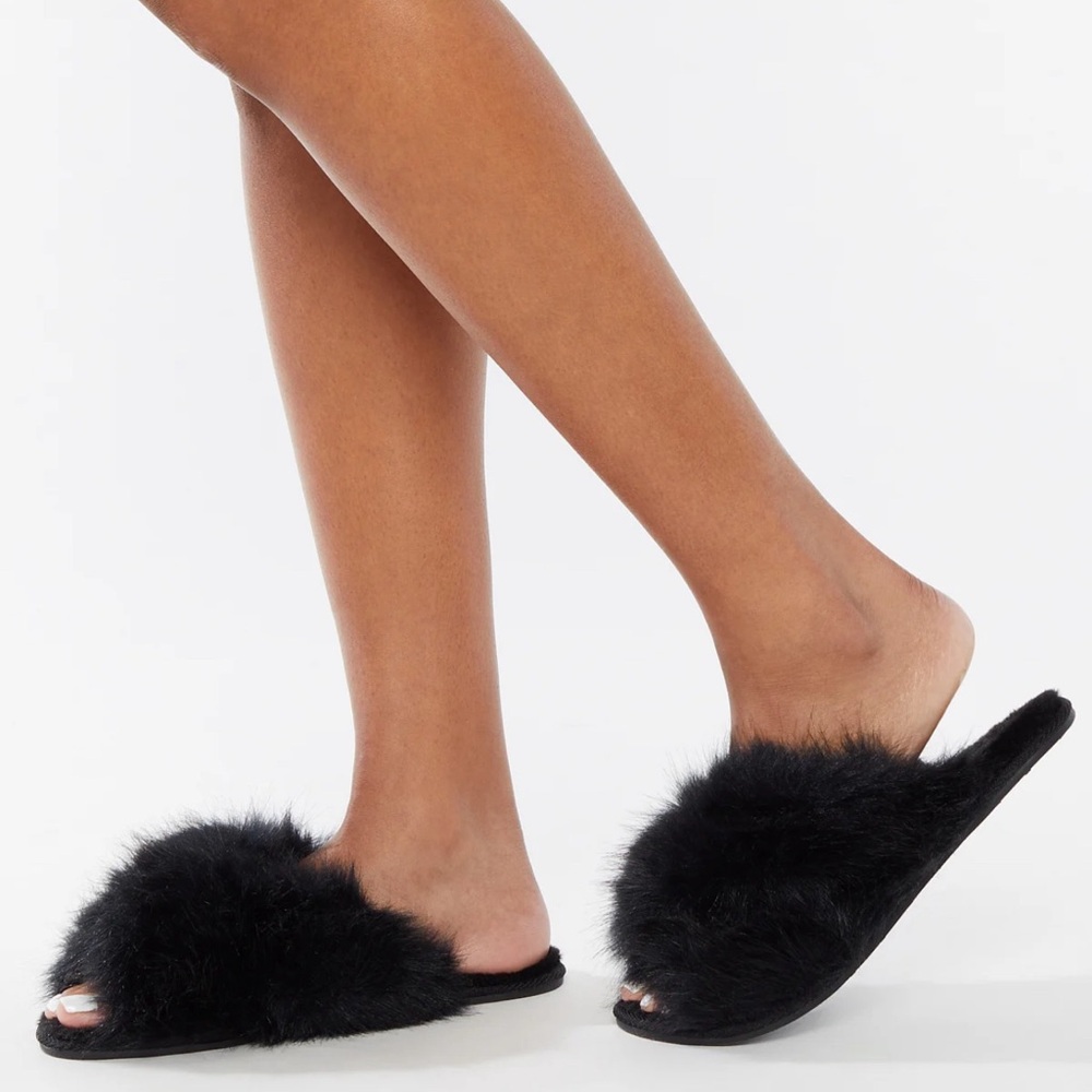 Savage x Fenty Fluff’d Up Slippers